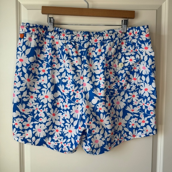 J.Crew 6” printed swim trunk - Size XL - Picture 2 of 4
